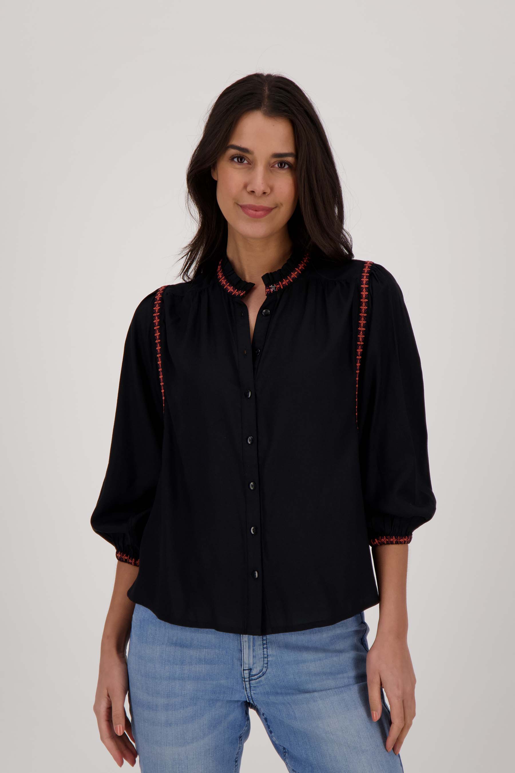 Blouse met borduursels - Zusss blouse met borduursels zwart koraalroze 0304 043 7047 model1 1 - 192
